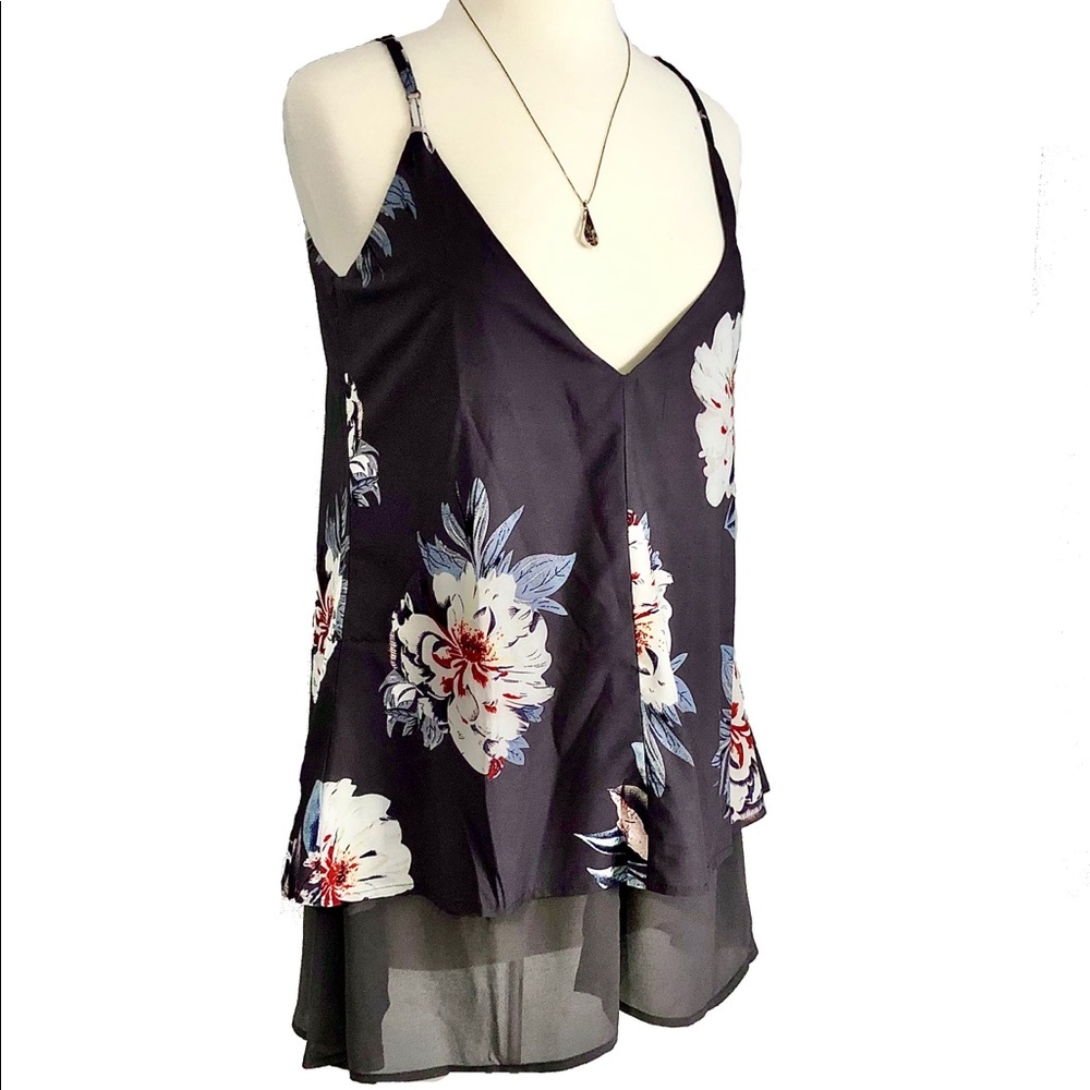 💰SOLD💰💵 Floral Mini Dress w/ Plunging Neckline